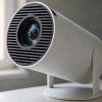 Detalle de la lente y acabado del mini proyector